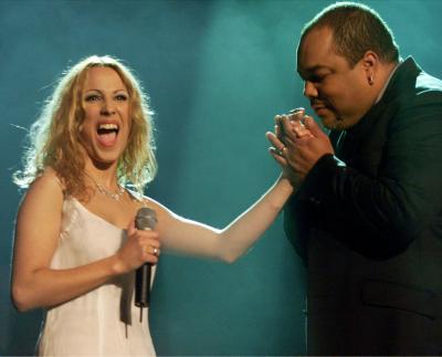 Malu Sings with Cuban Cespedes at Music Award Ceremony